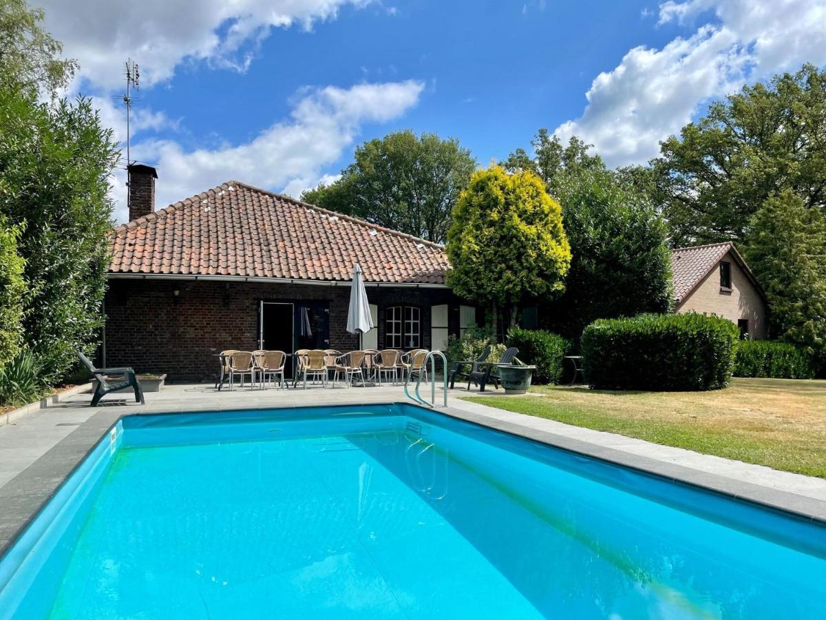 Magnificent Farmhouse In Sint Joost ภายนอก รูปภาพ