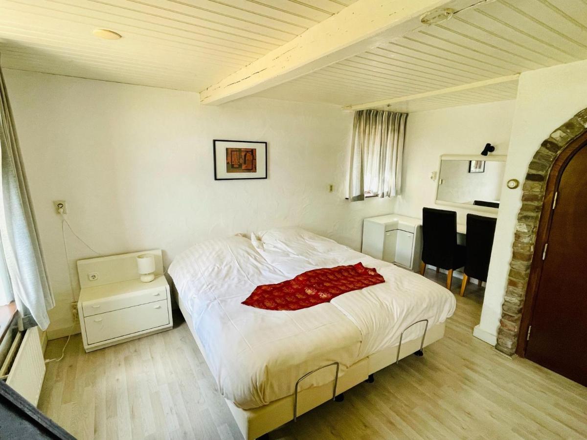 Magnificent Farmhouse In Sint Joost ภายนอก รูปภาพ