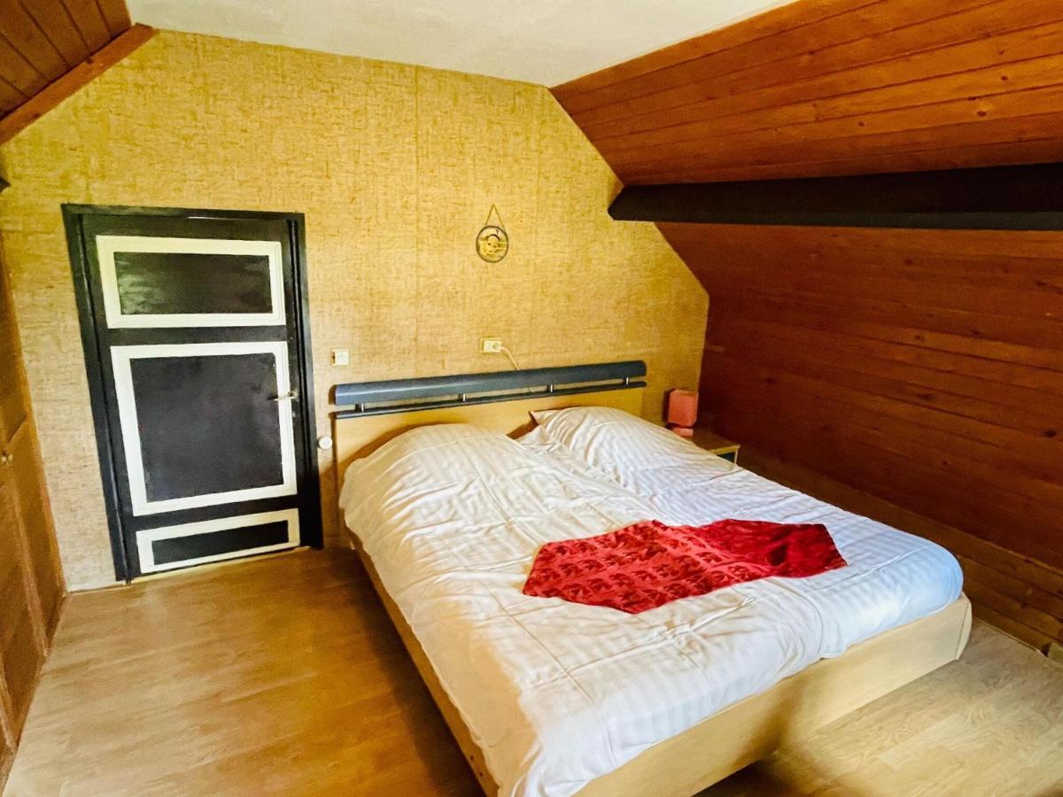 Magnificent Farmhouse In Sint Joost ภายนอก รูปภาพ